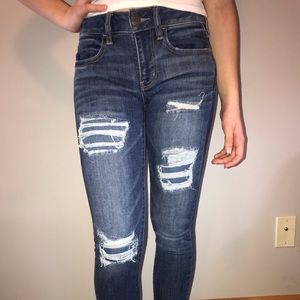 American Eagle High Wasted Jeans